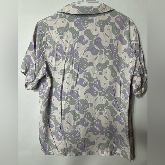 PacSun Men's Purple & Gray Yin Yang Button Down Short Sleeve Shirt Size Medium - Picture 4 of 9